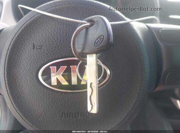 3KPA24AD2ME387381 2021 KIA RIO White Առջևի վահանակի տեսք