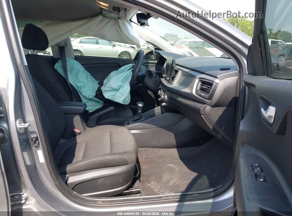 3KPA24AD9PE612979 2023 KIA RIO Серебряный Вид салона спереди