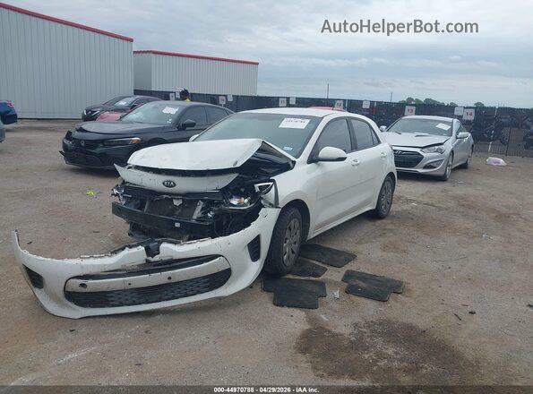 3KPA25AD1LE299913 2020 KIA RIO 5-DOOR White წინა მარცხენა ხედი სამი მეოთხედიდან