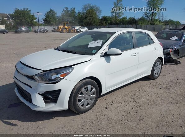 3KPA25AD7PE548639 2023 KIA RIO 5-DOOR White წინა მარცხენა ხედი სამი მეოთხედიდან