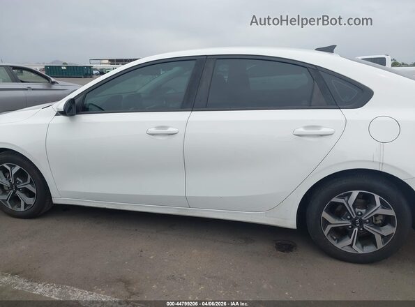 3KPF24AD4LE185016 2020 KIA FORTE White 360 interior view
