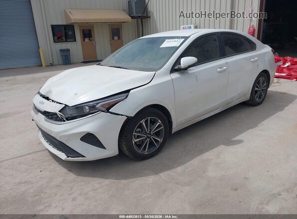 3KPF24AD5PE637139 2023 KIA FORTE White Przód lewy