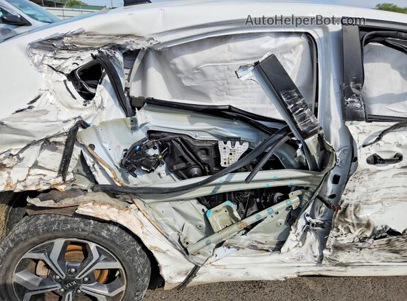 3KPF24AD6ME325827 2021 KIA FORTE White Vista de los asientos traseros