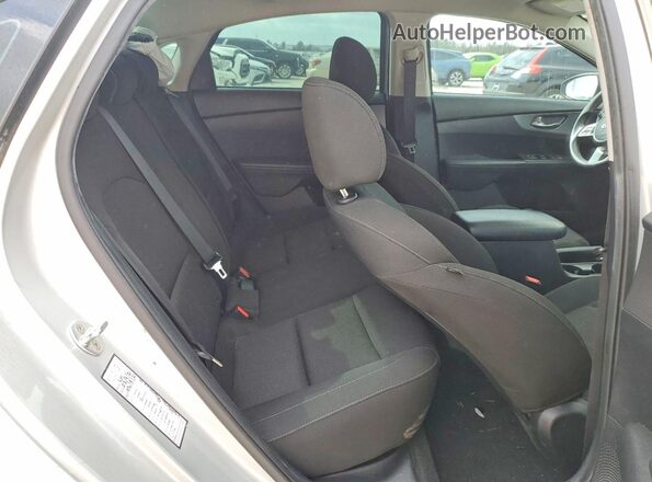 3KPF24AD7ME311533 2021 KIA FORTE Silver Vista de los asientos traseros