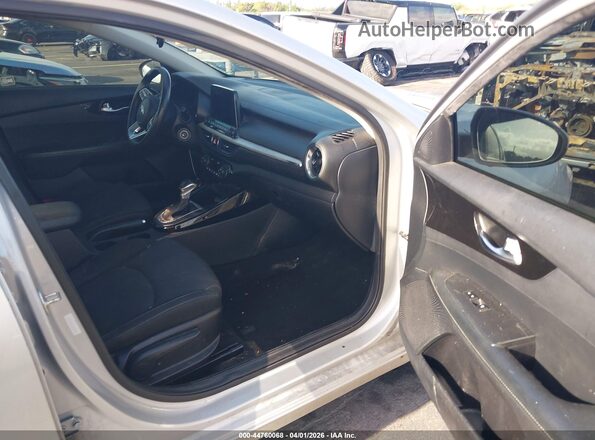 3KPF34AD3KE020344 2019 KIA FORTE Silver Սալոնի դիմացի տեսք