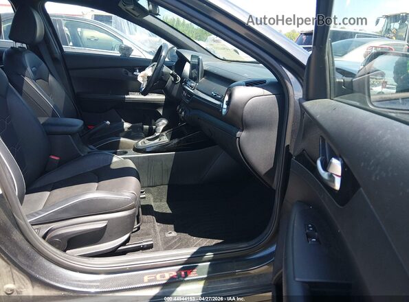 3KPF34AD3LE169113 2020 KIA FORTE Gray Вид салону спереду