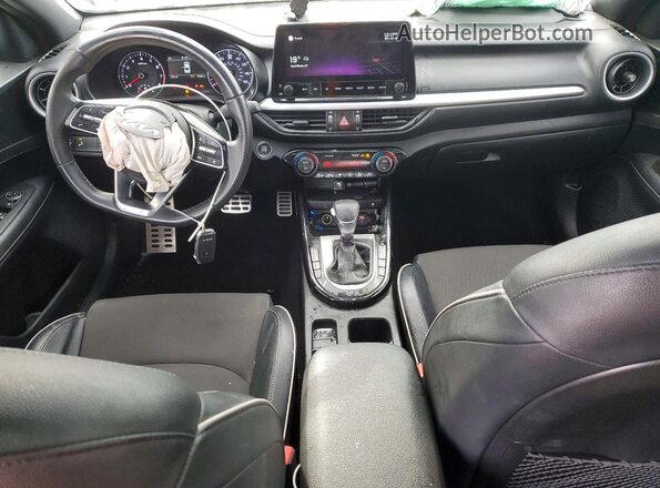 3KPF54AD2NE483879 2022 KIA FORTE Black Widok deski rozdzielczej