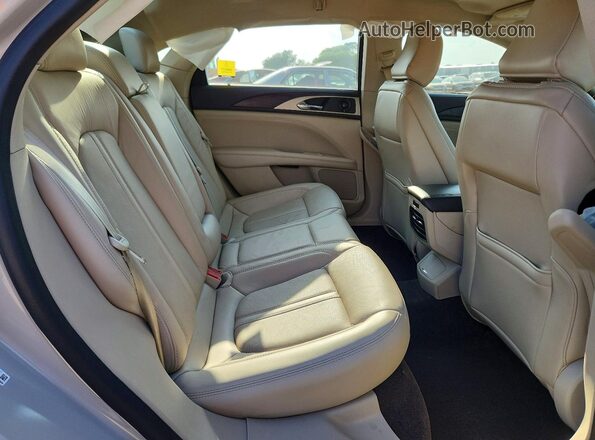 3LN6L5LU1LR606324 2020 LINCOLN MKZ Cream Widok tylnych siedzeń