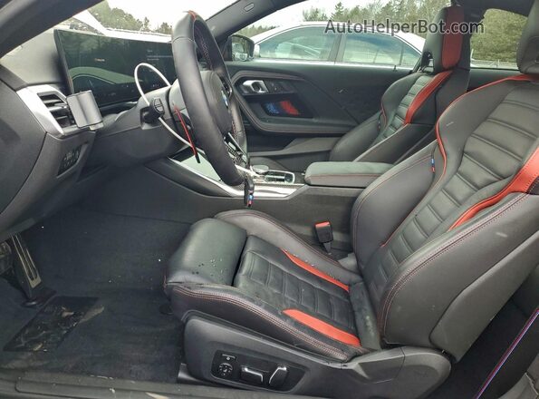 3MF23DM08S8F76670 2025 BMW M2 Red Vista interior delantera