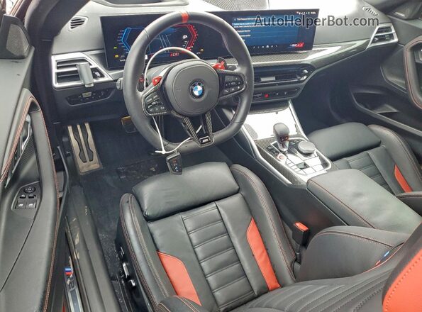 3MF23DM08S8F76670 2025 BMW M2 Red Vista del salpicadero