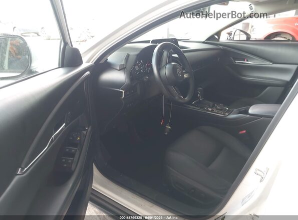 3MVDMBCM7SM830554 2025 MAZDA CX-30 White Widok wnętrza z przodu