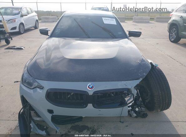 3MW53CM05P8D09565 2023 BMW M2 Gray Vista del salpicadero