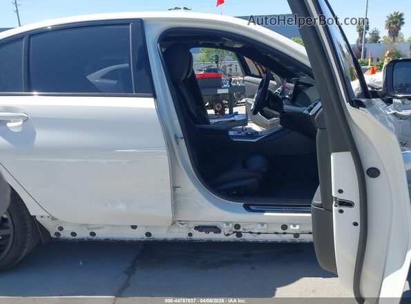 3MW89CW01S8F48631 2025 BMW 3 SERIES White Front interior view
