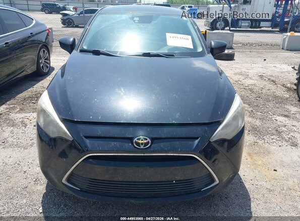 3MYDLBYV2HY189791 2017 TOYOTA YARIS IA Black ხელსაწყოთა პანელის ხედი