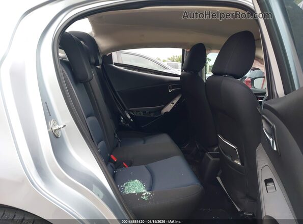 3MYDLBYV3HY194529 2017 TOYOTA YARIS IA Silver Vista de la etiqueta del VIN