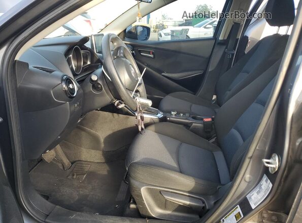 3MYDLBYV4JY331791 2018 TOYOTA YARIS Charcoal Սալոնի դիմացի տեսք