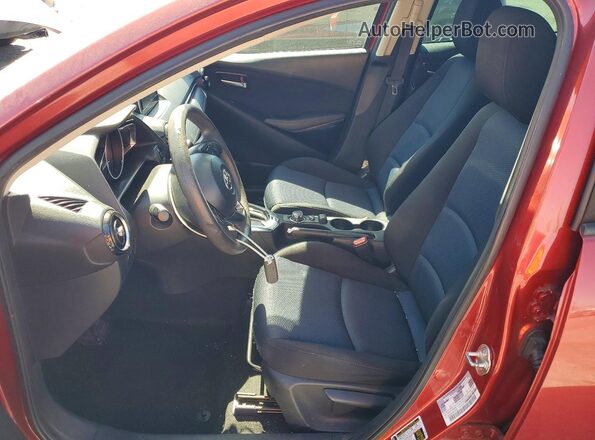 3MYDLBYV5HY176100 2017 TOYOTA YARIS Burgundy Вид салону спереду
