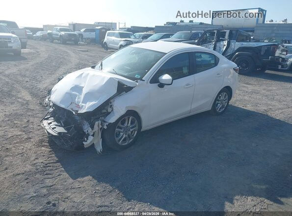 3MYDLBYV7JY327475 2018 TOYOTA YARIS IA White Առջևի ձախ երեք քառորդ տեսարան