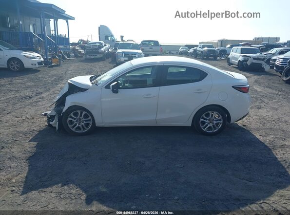 3MYDLBYV7JY327475 2018 TOYOTA YARIS IA White Սալոնի 360 աստիճան տեսք