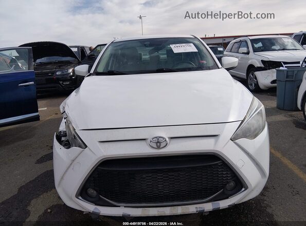 3MYDLBYV8KY507033 2019 TOYOTA LE White ხელსაწყოთა პანელის ხედი