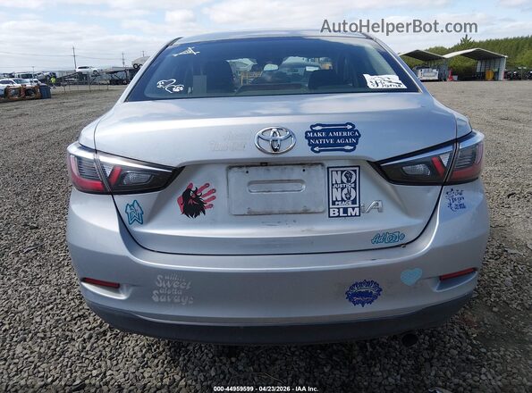 3MYDLBYV9HY174172 2017 TOYOTA YARIS IA Серебряный 