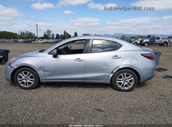 3MYDLBYV9HY174172 2017 TOYOTA YARIS IA Серебряный 