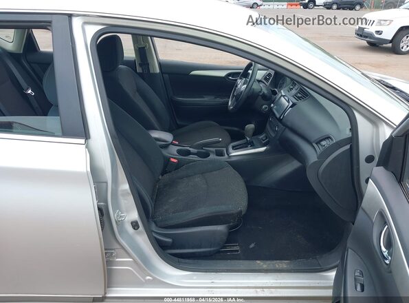 3N1AB7AP0KY243922 2019 NISSAN SENTRA Silver Widok wnętrza z przodu