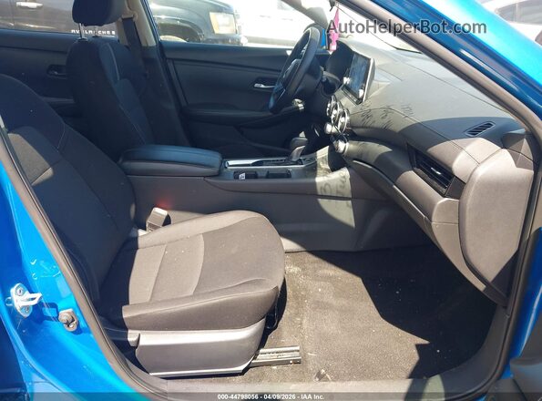 3N1AB8CV9RY261802 2024 NISSAN SENTRA Синий Вид салона спереди