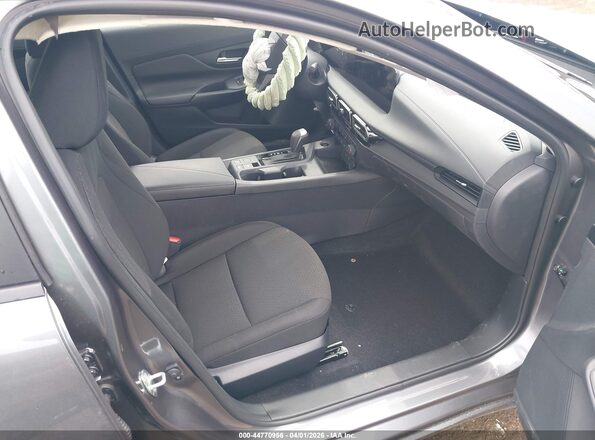 3N1AB9BV7TY220177 2026 NISSAN SENTRA Silver წინა სალონის ხედი