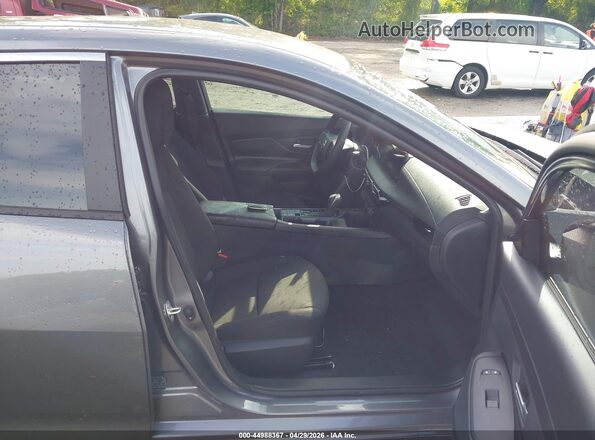 3N1AB9BVXTY211327 2026 NISSAN SENTRA Gray Вид салону спереду
