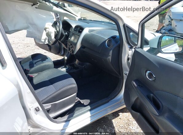 3N1CE2CP4KL358701 2019 NISSAN VERSA NOTE Silver Widok wnętrza z przodu