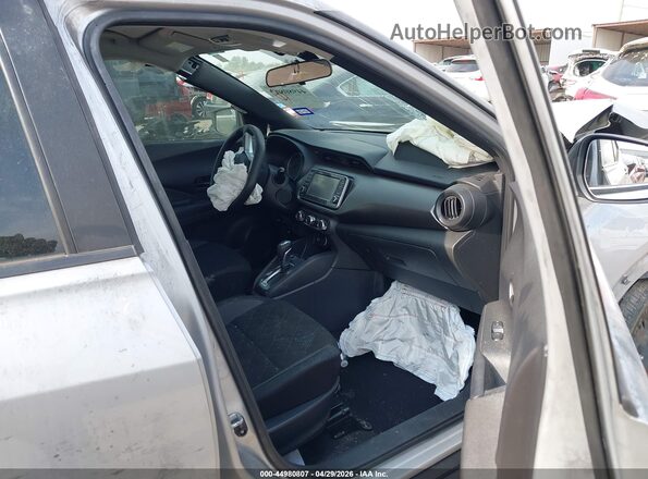 3N1CP5BV7LL562082 2020 NISSAN KICKS Silver Вид салону спереду