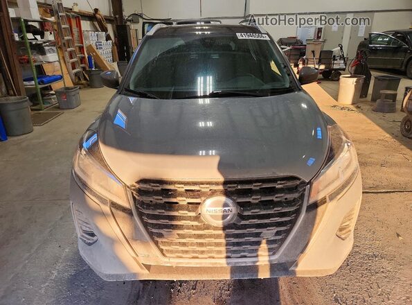 3N1CP5CV5ML543627 2021 NISSAN KICKS Gray Widok z przodu