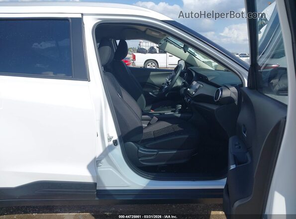 3N1CP5CV5PL514956 2023 NISSAN KICKS Белый Вид салона спереди