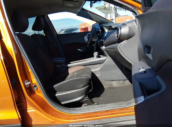 3N1CP5DV2RL567390 2024 NISSAN KICKS Orange Front interior view