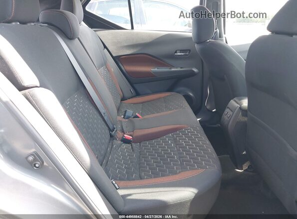3N1CP5DV7PL488973 2023 NISSAN KICKS Gray VIN կոդի պիտակի տեսք