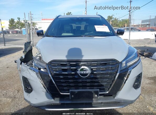 3N1CP5DV7RL500588 2024 NISSAN KICKS Gray Սարքավորումների վահանակի տեսք