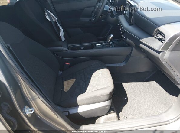 3N8AP6BB7SL379798 2025 NISSAN KICKS Gray Widok wnętrza z przodu