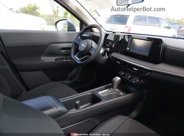 3N8AP6BB9SL321854 2025 NISSAN KICKS Черный Вид салона спереди