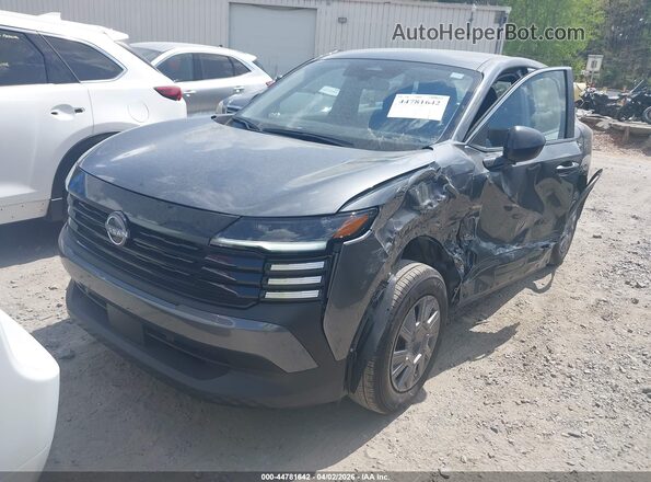 3N8AP6BE1TL370736 2026 NISSAN KICKS Gray წინა მარცხენა ხედი სამი მეოთხედიდან