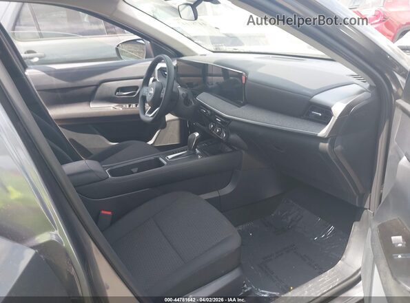 3N8AP6BE1TL370736 2026 NISSAN KICKS Gray წინა სალონის ხედი