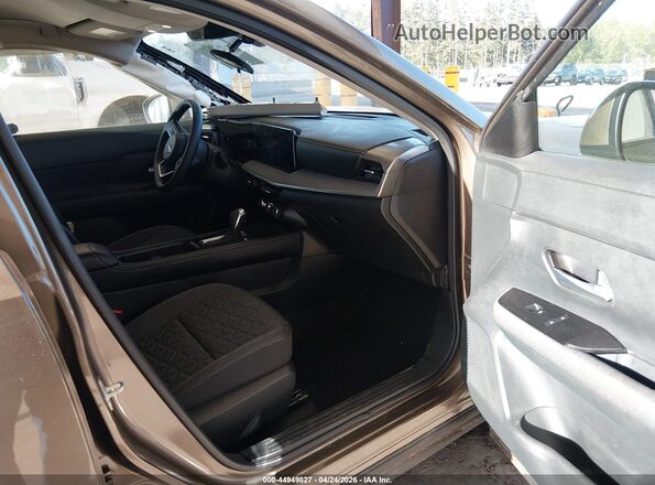 3N8AP6CB4SL311327 2025 NISSAN KICKS Gold Vista interior delantera
