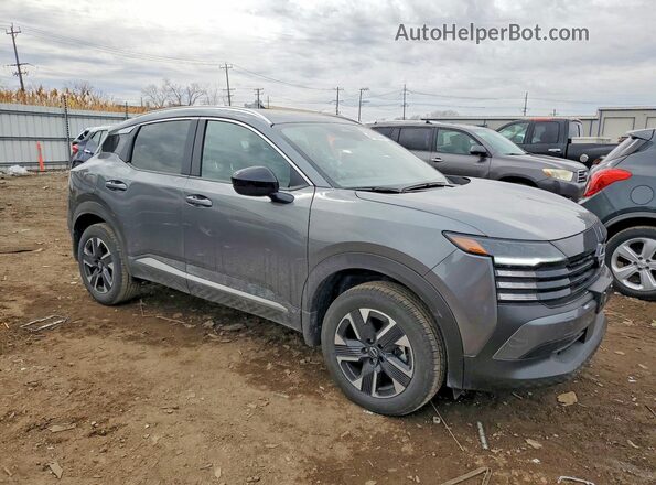 3N8AP6CB6TL324131 2026 NISSAN KICKS Серый Передняя правая четверть