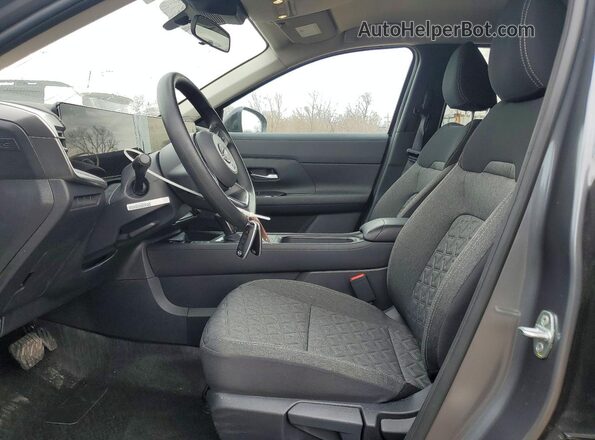 3N8AP6CB6TL324131 2026 NISSAN KICKS Серый Вид салона спереди