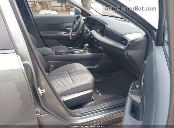 3N8AP6CB9TL311924 2026 NISSAN KICKS Серый Вид салона спереди