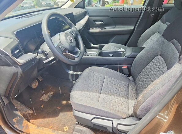 3N8AP6CE2TL364393 2026 NISSAN KICKS Gold Սալոնի դիմացի տեսք