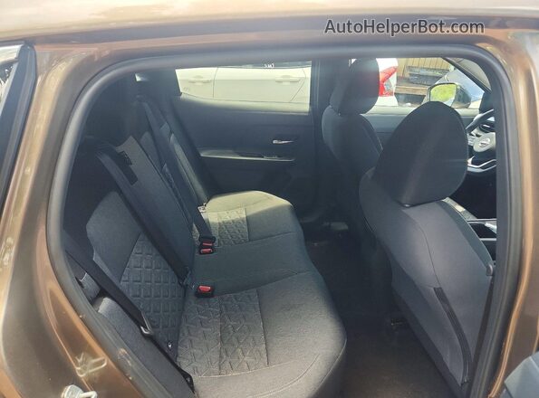 3N8AP6CE2TL364393 2026 NISSAN KICKS Gold Սալոնի հետևի տեսք