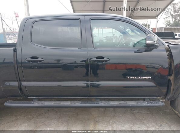 3TMBZ5DN9NM033956 2022 TOYOTA TACOMA Black 360 interior view