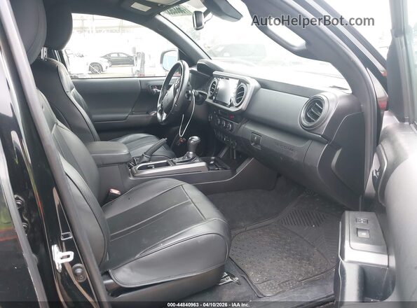 3TMBZ5DN9NM033956 2022 TOYOTA TACOMA Black Front interior view