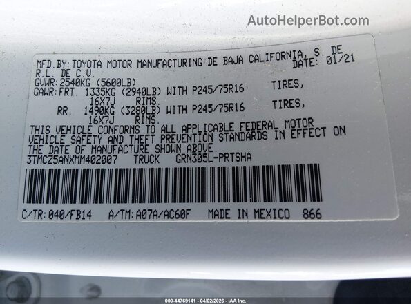 3TMCZ5ANXMM402007 2021 TOYOTA TACOMA White Widok komory silnika